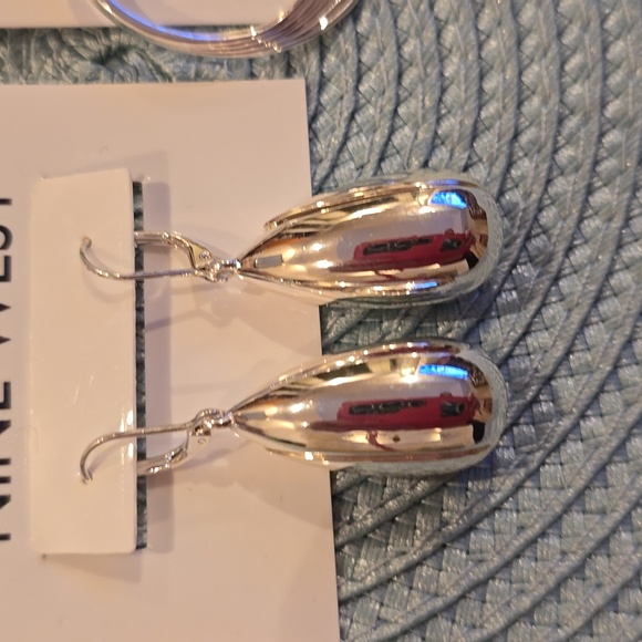 NINE WEST BRAND WOMEN'S FASHION JEWELRY SILVERTONE EARRINGS BUNDLE OF 2 PAIR - Picture 4 of 9